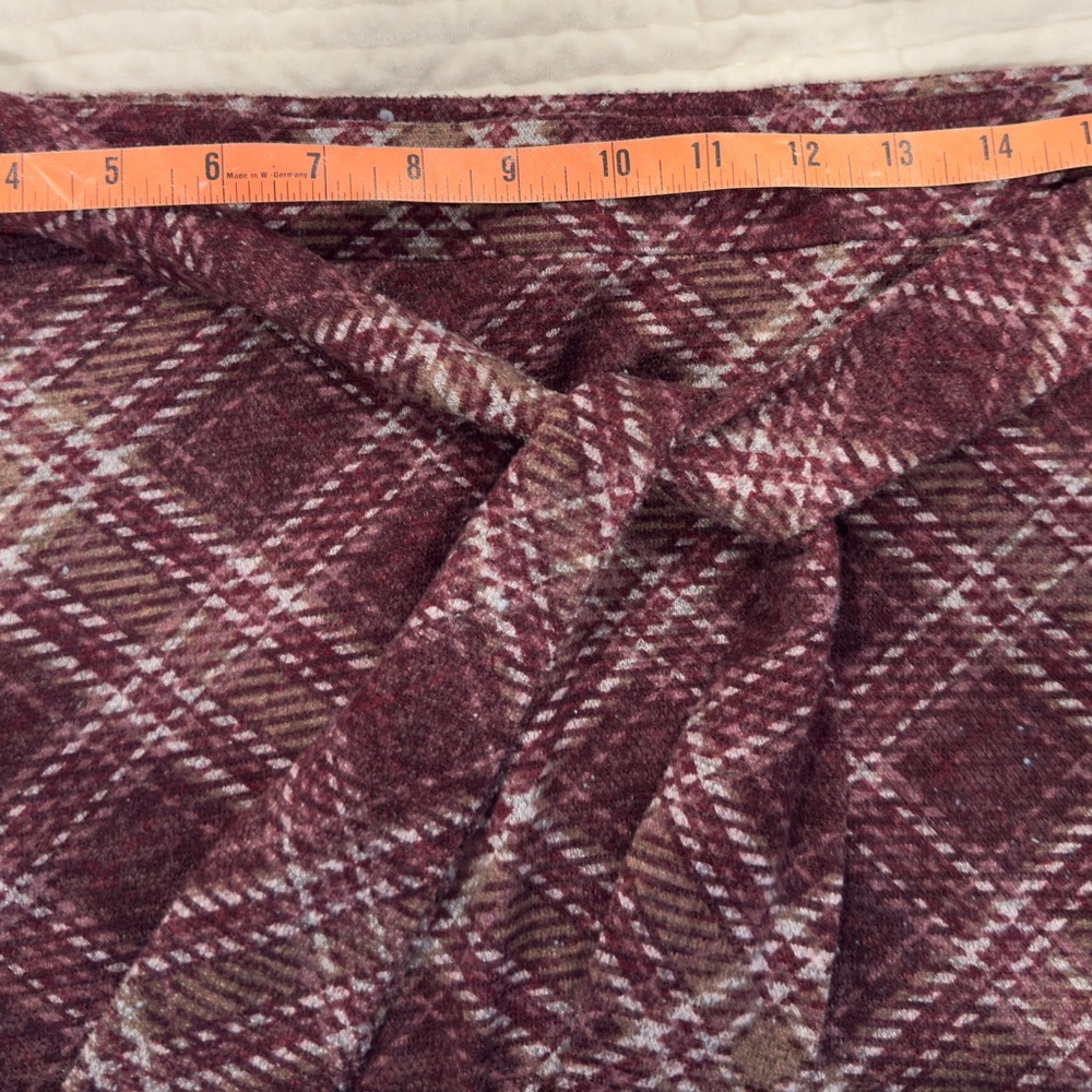 Woman’s Plaid Twist Front Skirt - Size XL